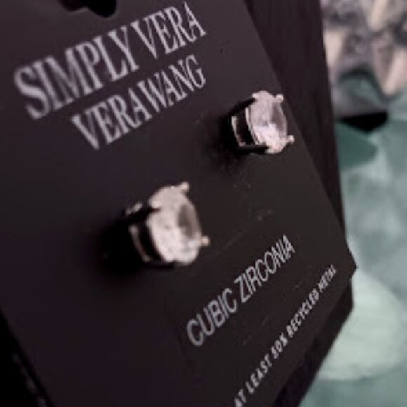 VERA WANG Mod/Contemporary Silver Clear CZ Stone Stud Earrings**NEW! - Picture 3 of 3